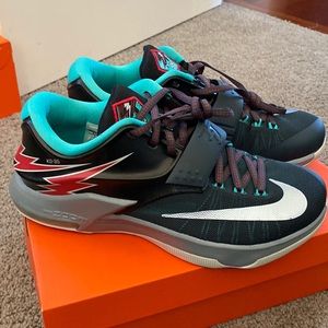 Nike KD-35 Thunder Basketball Shoes Size 9 Brand New